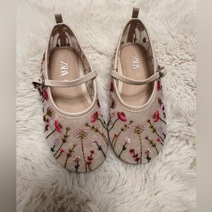 Zara Kids Embroidered Floral Dress Shoes - Cream and Pink